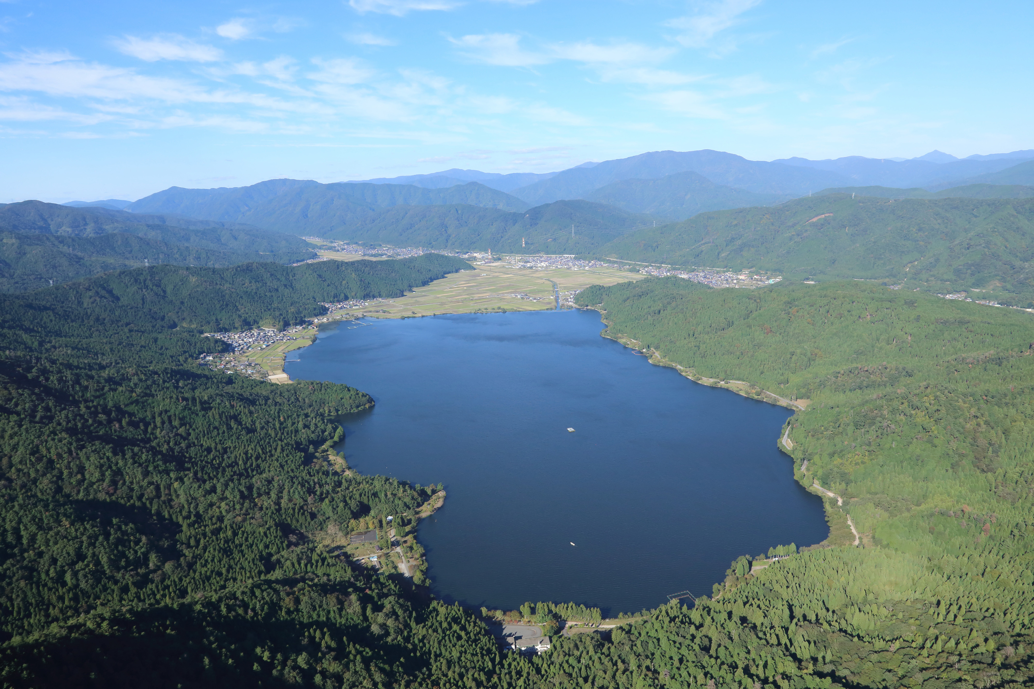 子どもと地域の関係が、地域づくりの土台になる。余呉湖の普及や水質調査に取り組む余呉小中学校