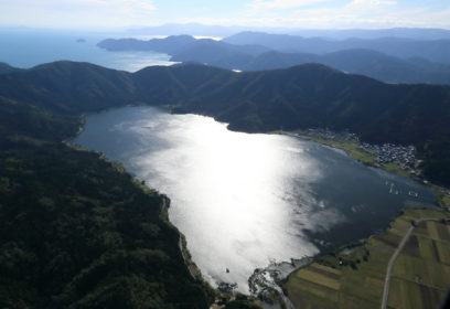 人々を水害から守る神秘的な「鏡湖」余呉湖ダム