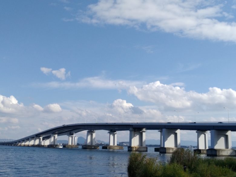 琵琶湖にかかる橋「琵琶湖大橋」「近江大橋」