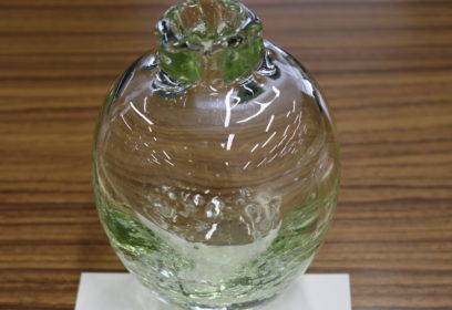 琵琶湖の水草が美しいガラス工芸に　滋賀県「水草等対策技術開発支援事業」のひとつが商品化