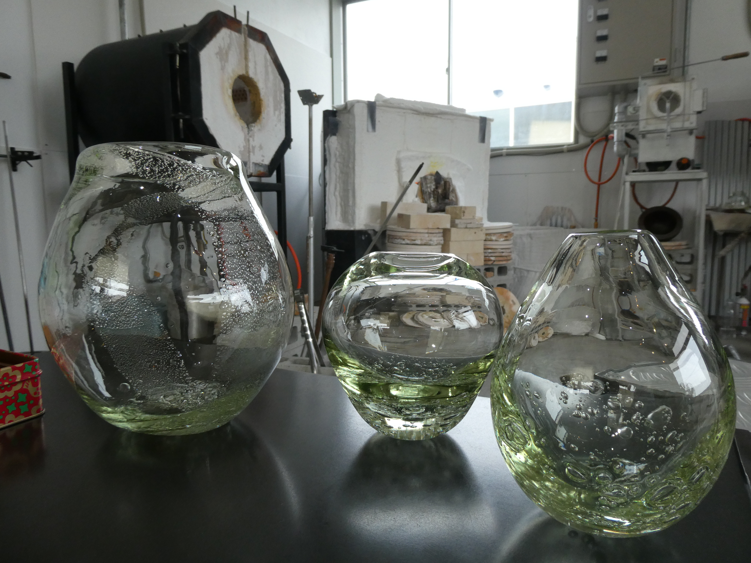 水草で着色したガラスブランド「琵琶湖彩（びわこいろ）」－glass imeca 神永朱美さん